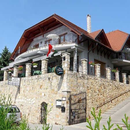 Hotel Hubertus Zebegeny Bagian luar foto