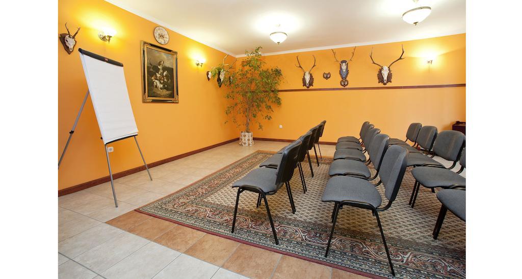 Hotel Hubertus Zebegeny Bagian luar foto