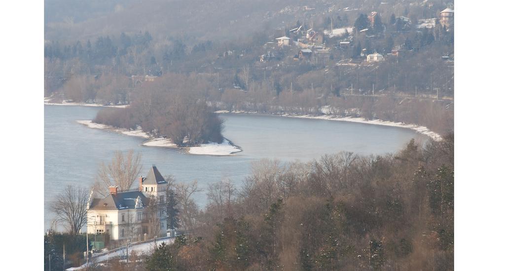 Hotel Hubertus Zebegeny Bagian luar foto