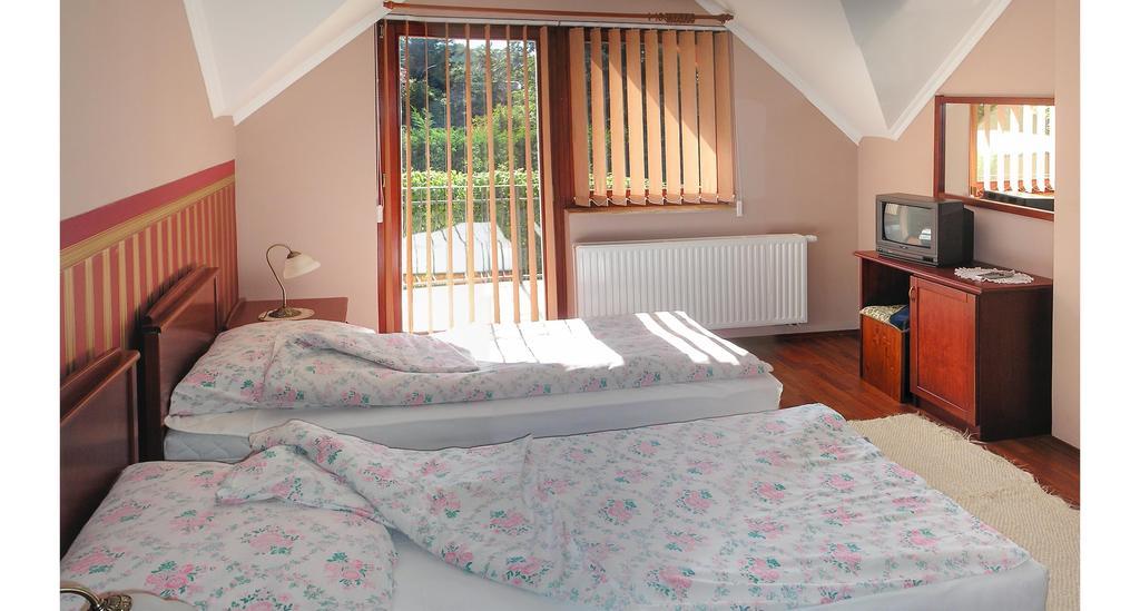 Hotel Hubertus Zebegeny Ruang foto
