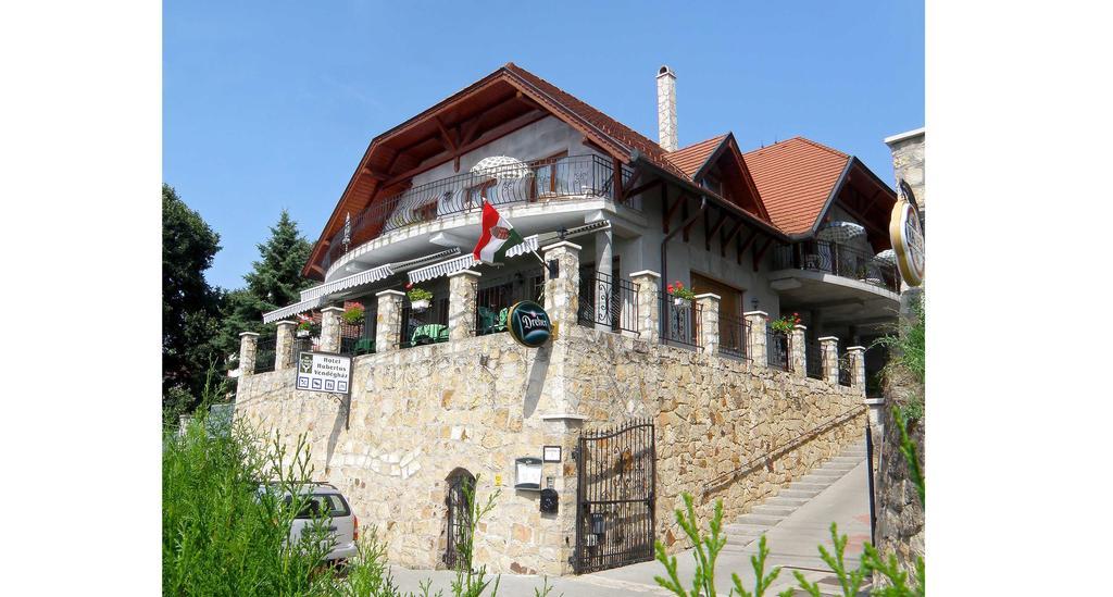 Hotel Hubertus Zebegeny Bagian luar foto