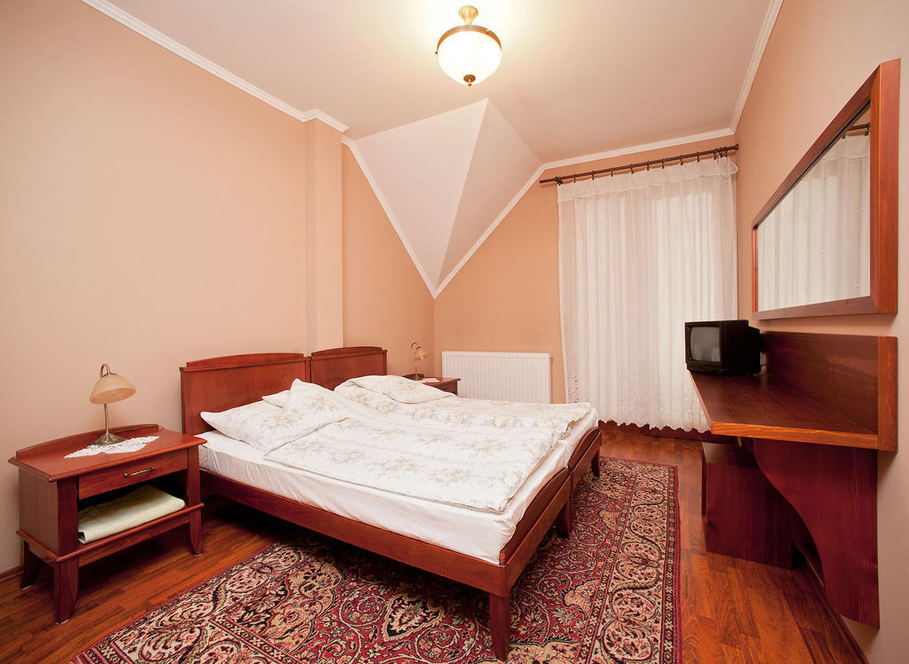 Hotel Hubertus Zebegeny Bagian luar foto